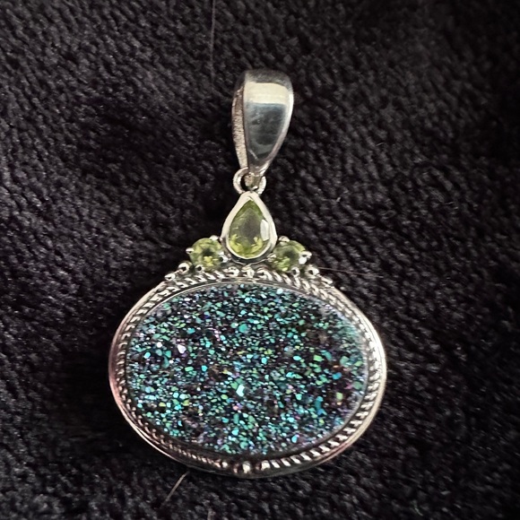 Oval pendant with green drusy & peridot set in sterling silver - Picture 4 of 9